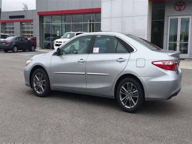 2017 Toyota Camry SE 4dr Sedan